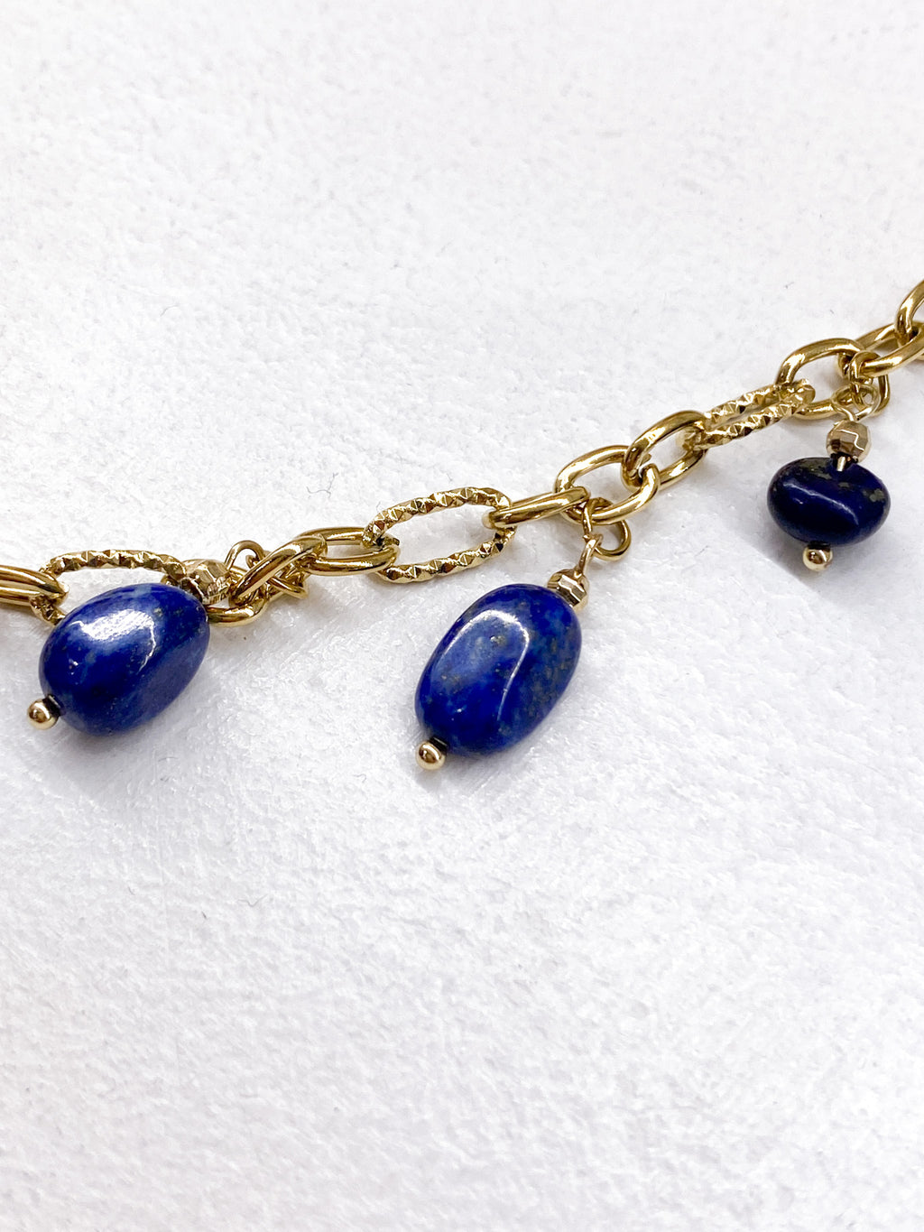 Collier doré en acier inoxydable avec pierres naturelles
