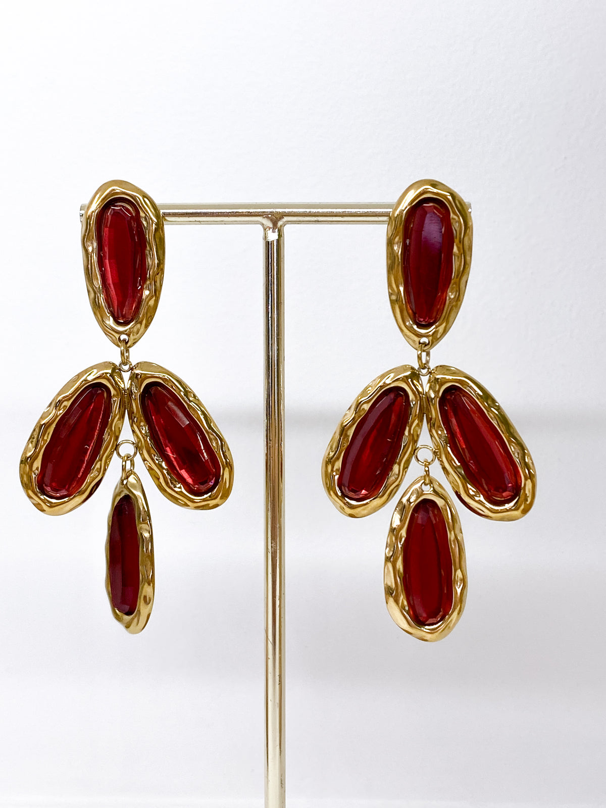 Boucles d’oreilles longues en résine facettée et acier inoxydable