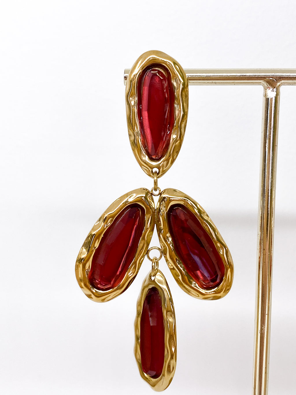 Boucles d’oreilles longues en résine facettée et acier inoxydable