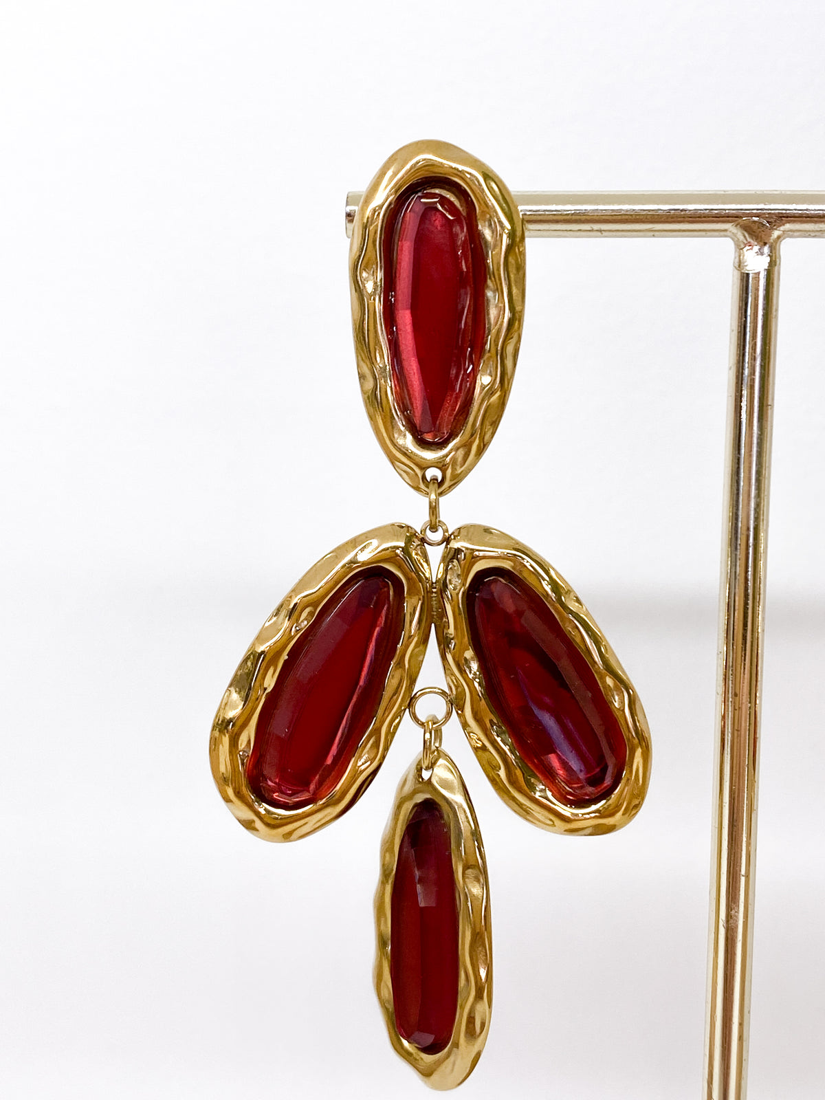 Boucles d’oreilles longues en résine facettée et acier inoxydable