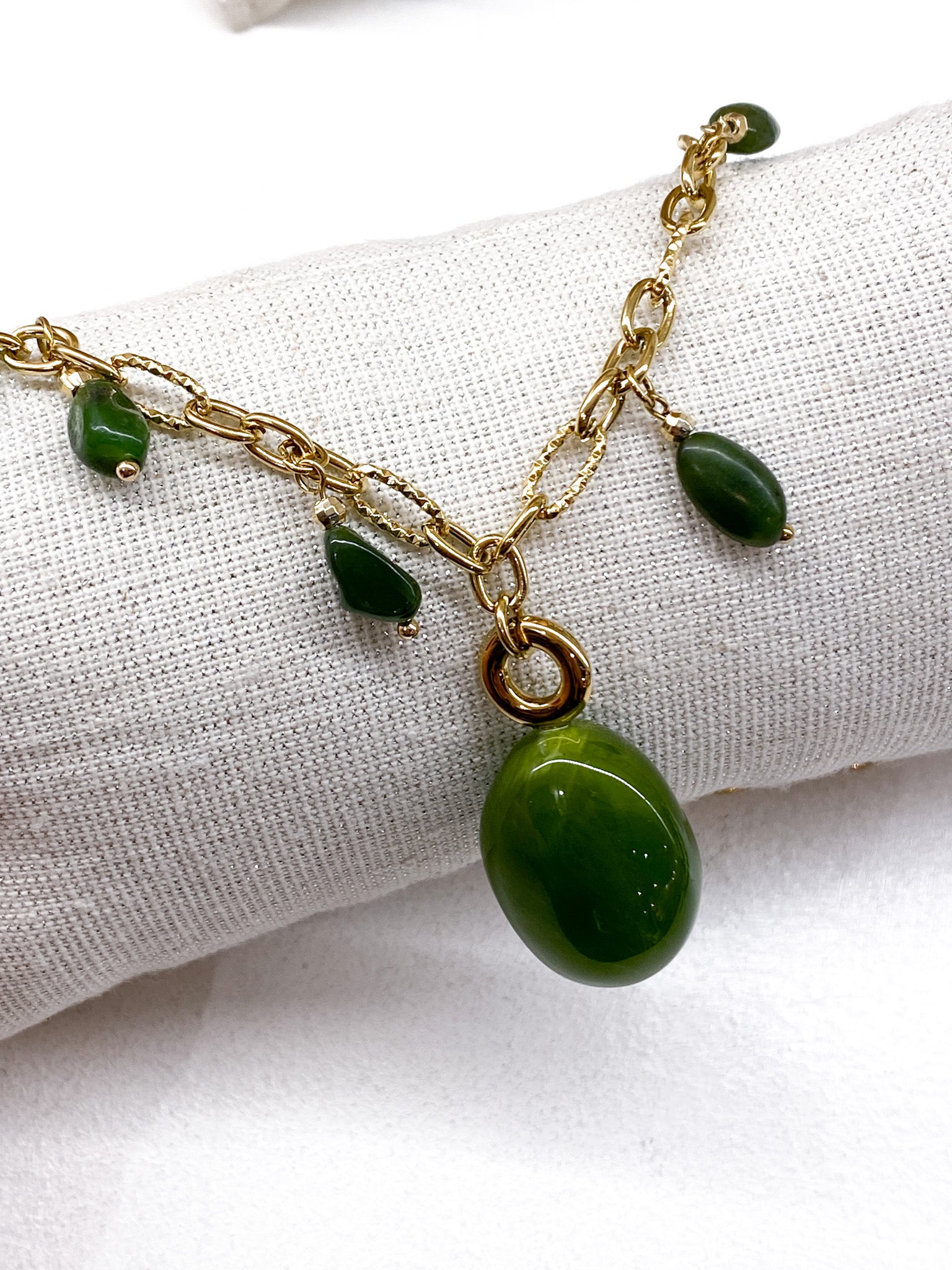 Collier doré en acier inoxydable avec pierres naturelles