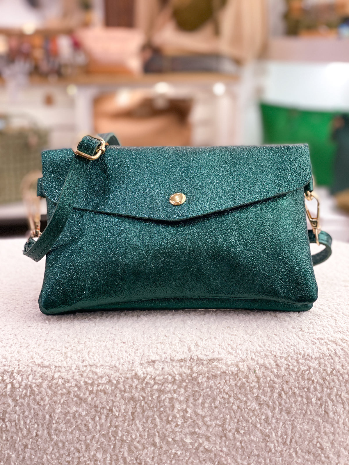 Sac femme en cuir irisé porté main et bandoulière