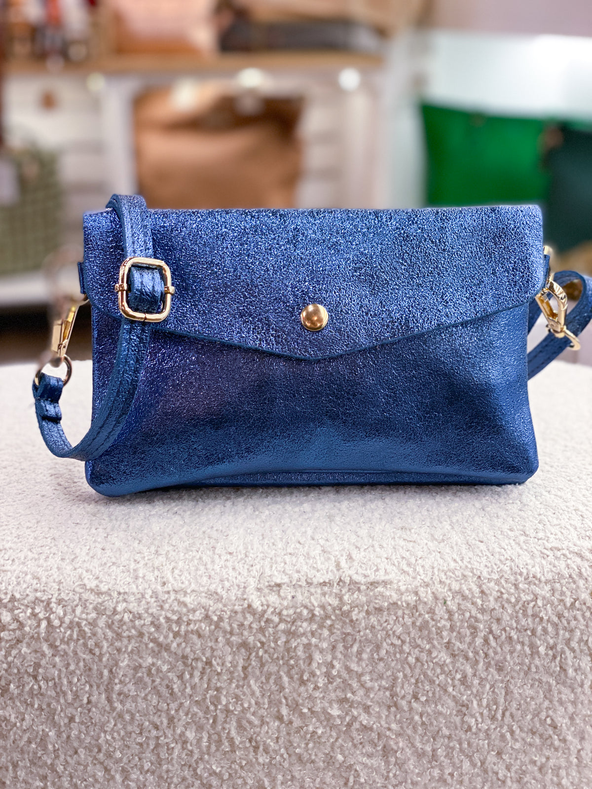Sac femme en cuir irisé porté main et bandoulière