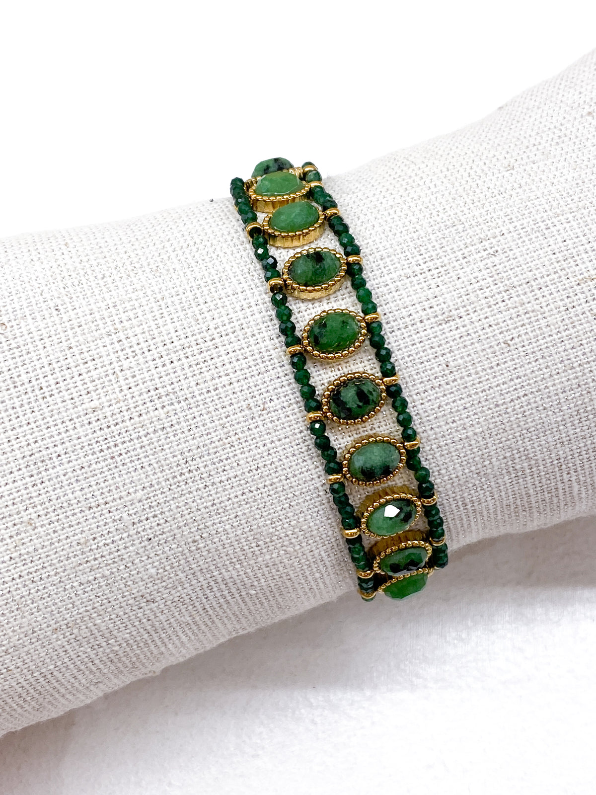 Bracelet manchette style florentin en pierres naturelles et acier doré