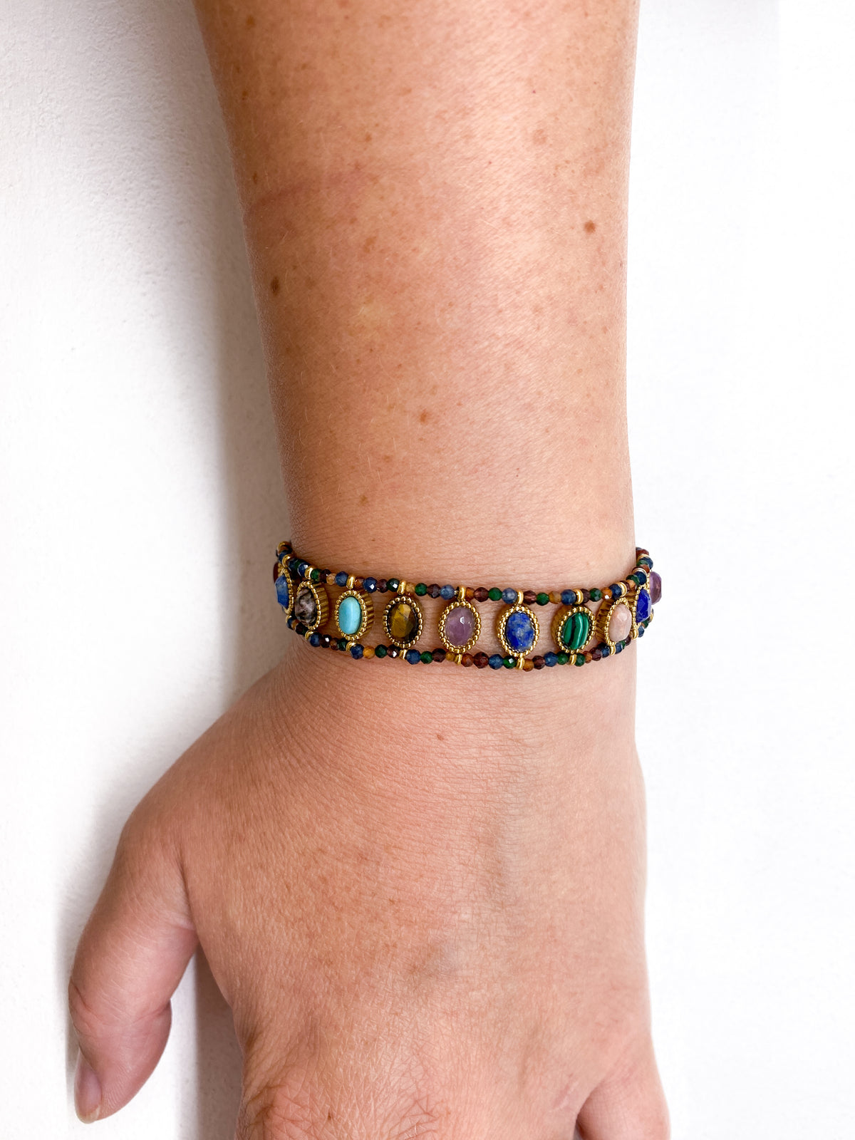 Bracelet manchette style florentin en pierres naturelles et acier doré