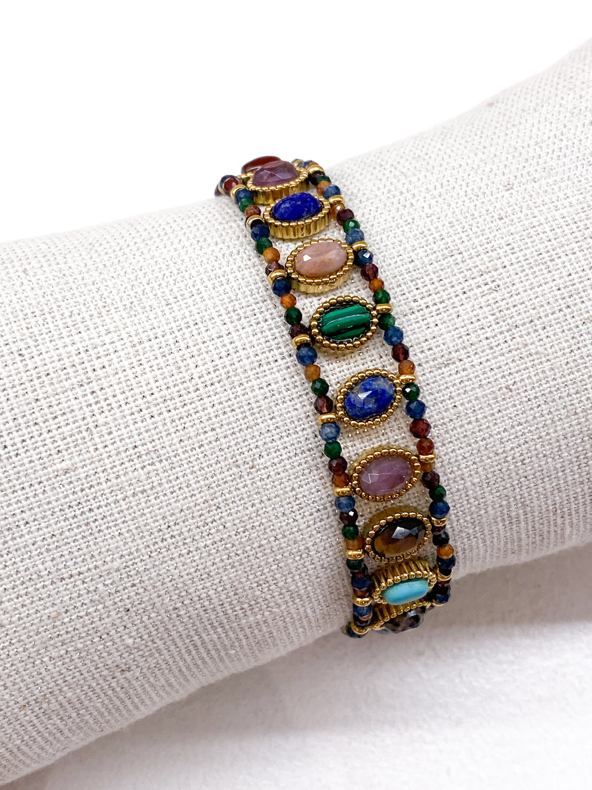 Bracelet manchette style florentin en pierres naturelles et acier doré