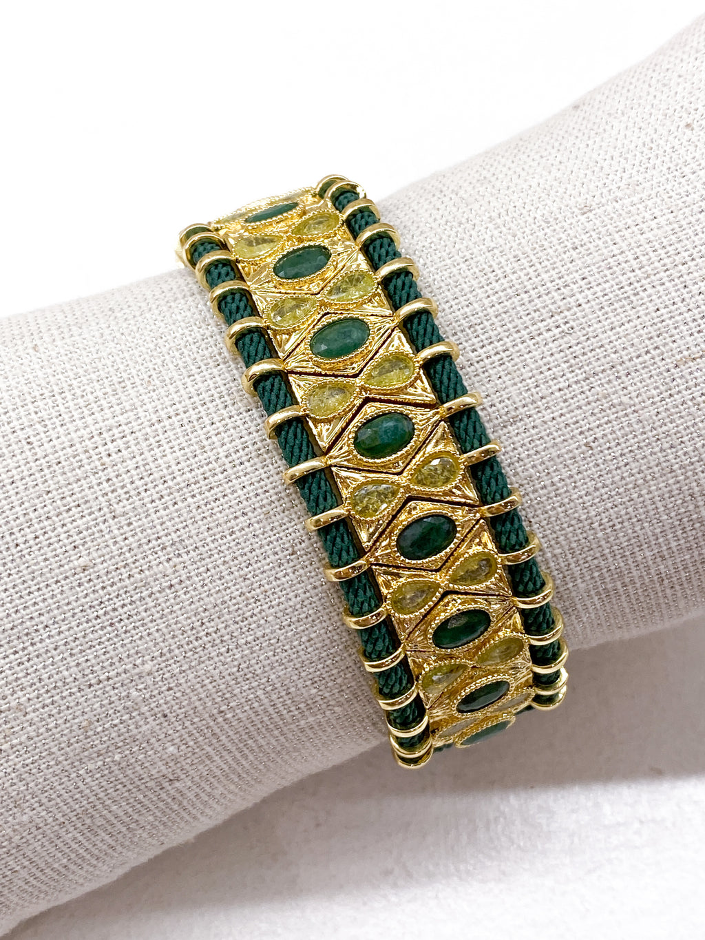 Bracelet manchette vert avec pierres naturelles et zircons