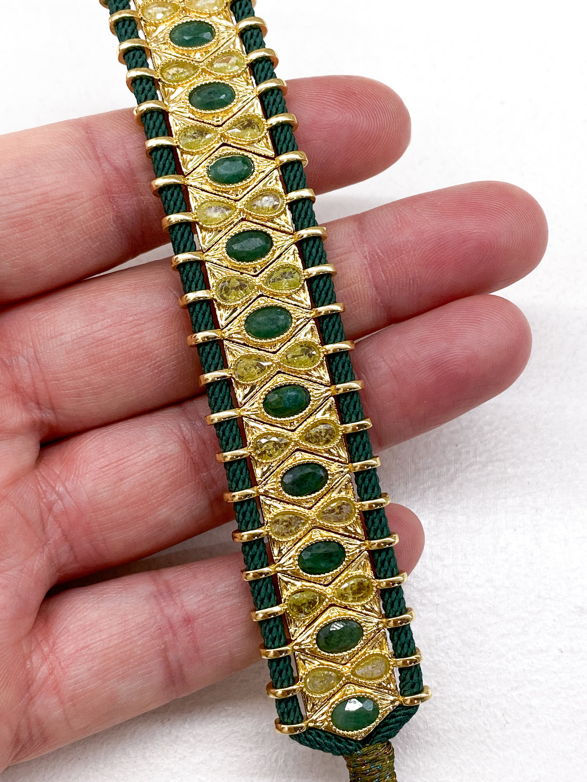 Bracelet manchette vert avec pierres naturelles et zircons