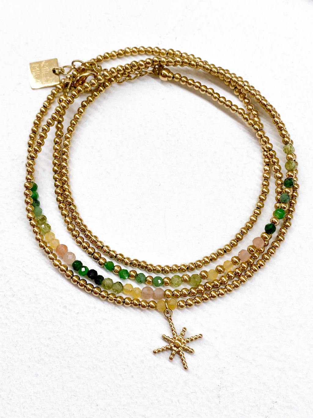 Bracelet étoile dorée et perles à 4 tours en plusieurs couleurs