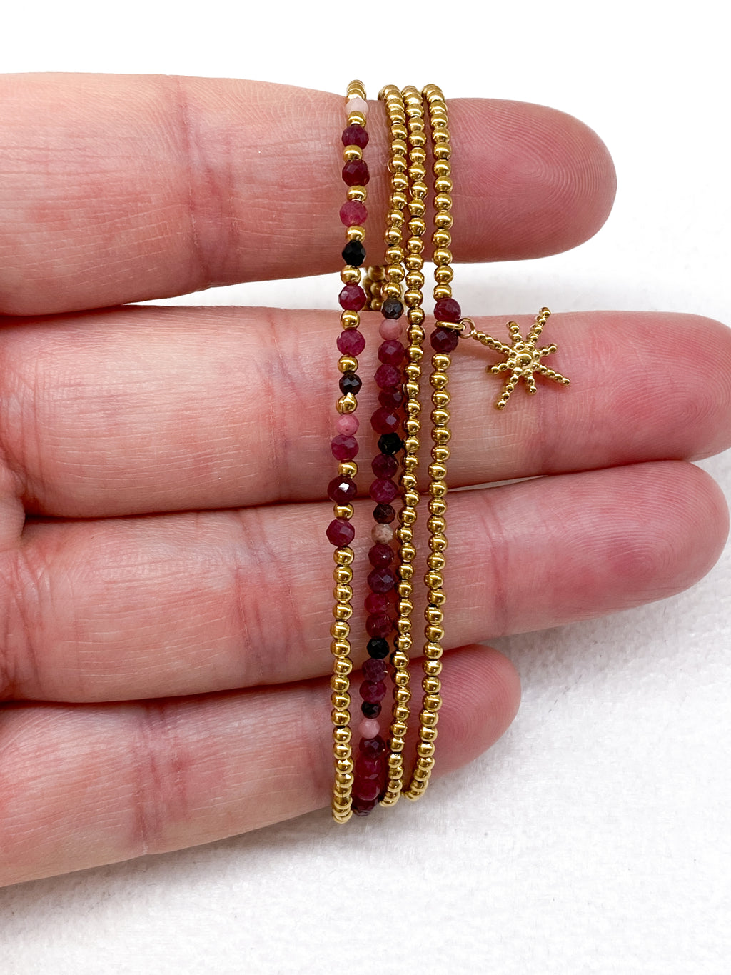 Bracelet étoile dorée et perles à 4 tours en plusieurs couleurs