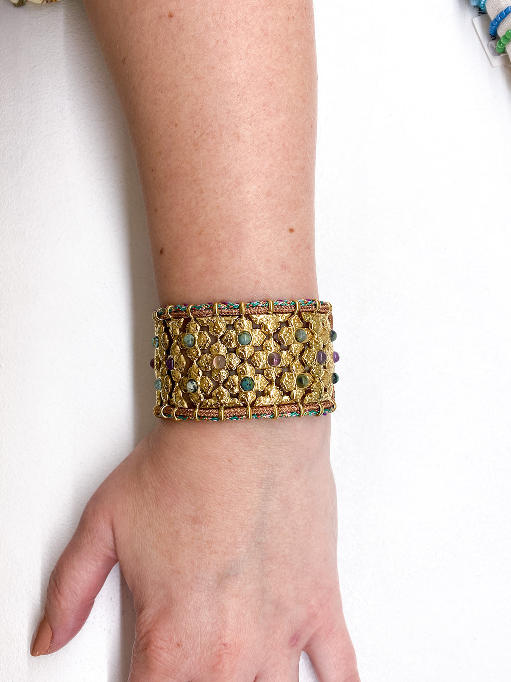 Bracelet manchette femme en pierres naturelles et cordon tressé