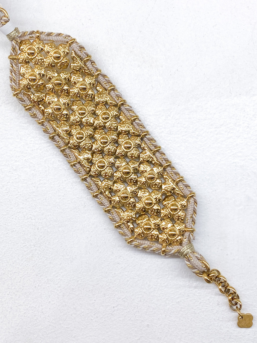 Bracelet manchette doré femme à fleurs décoratives et cordon tressé
