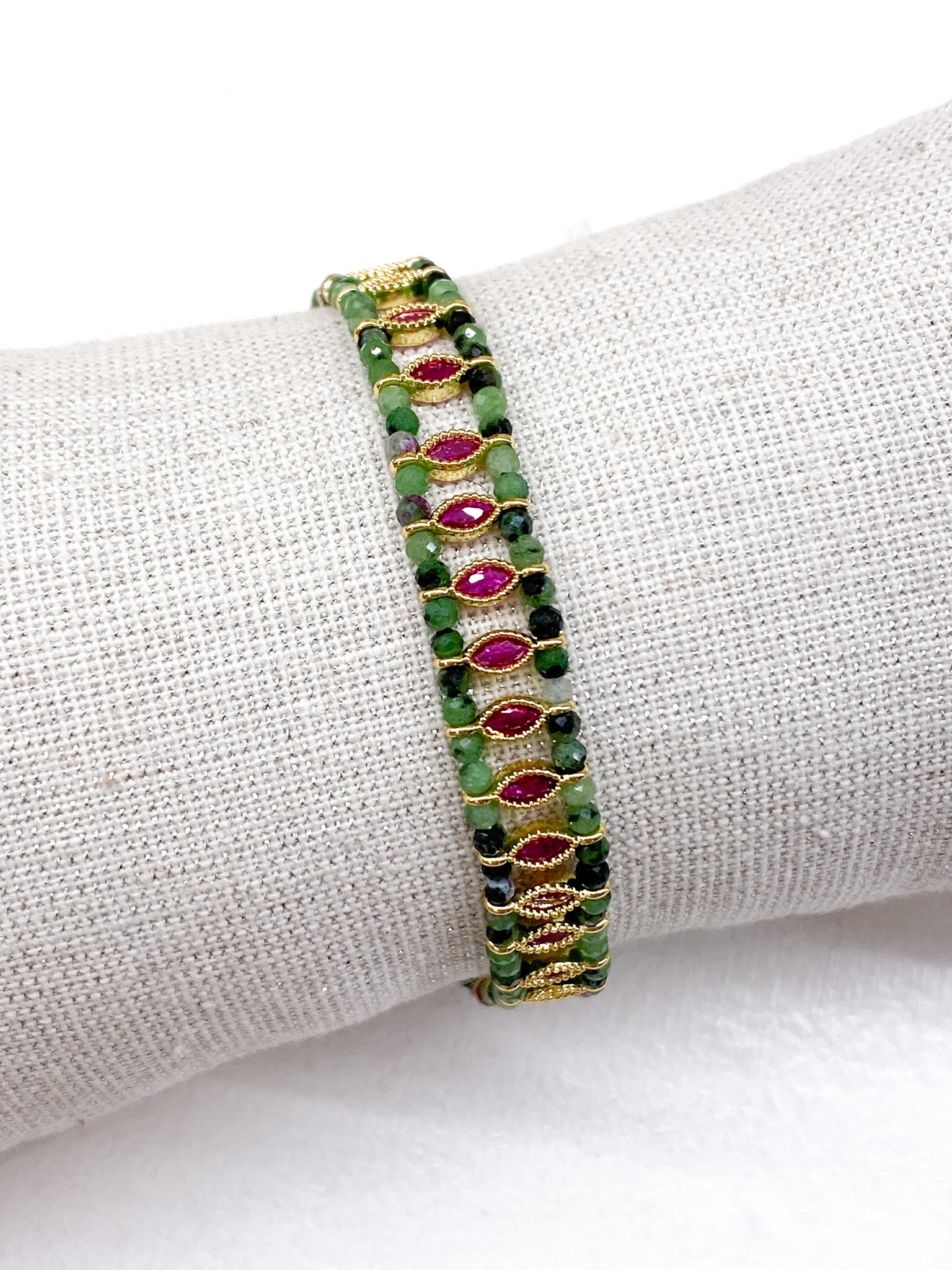 Bracelet femme à nœud coulissant avec pierres naturelles colorées