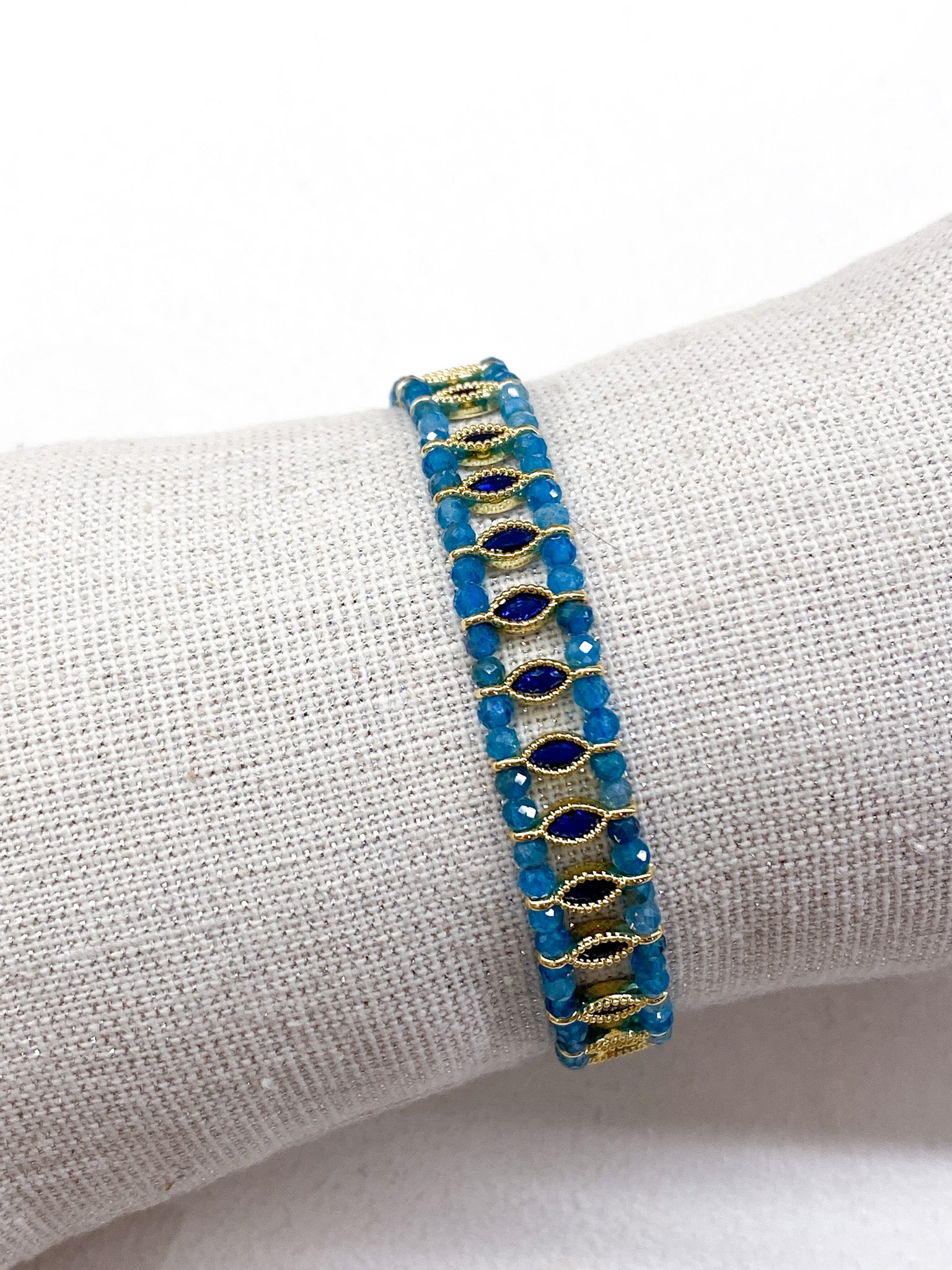 Bracelet femme à nœud coulissant avec pierres naturelles colorées