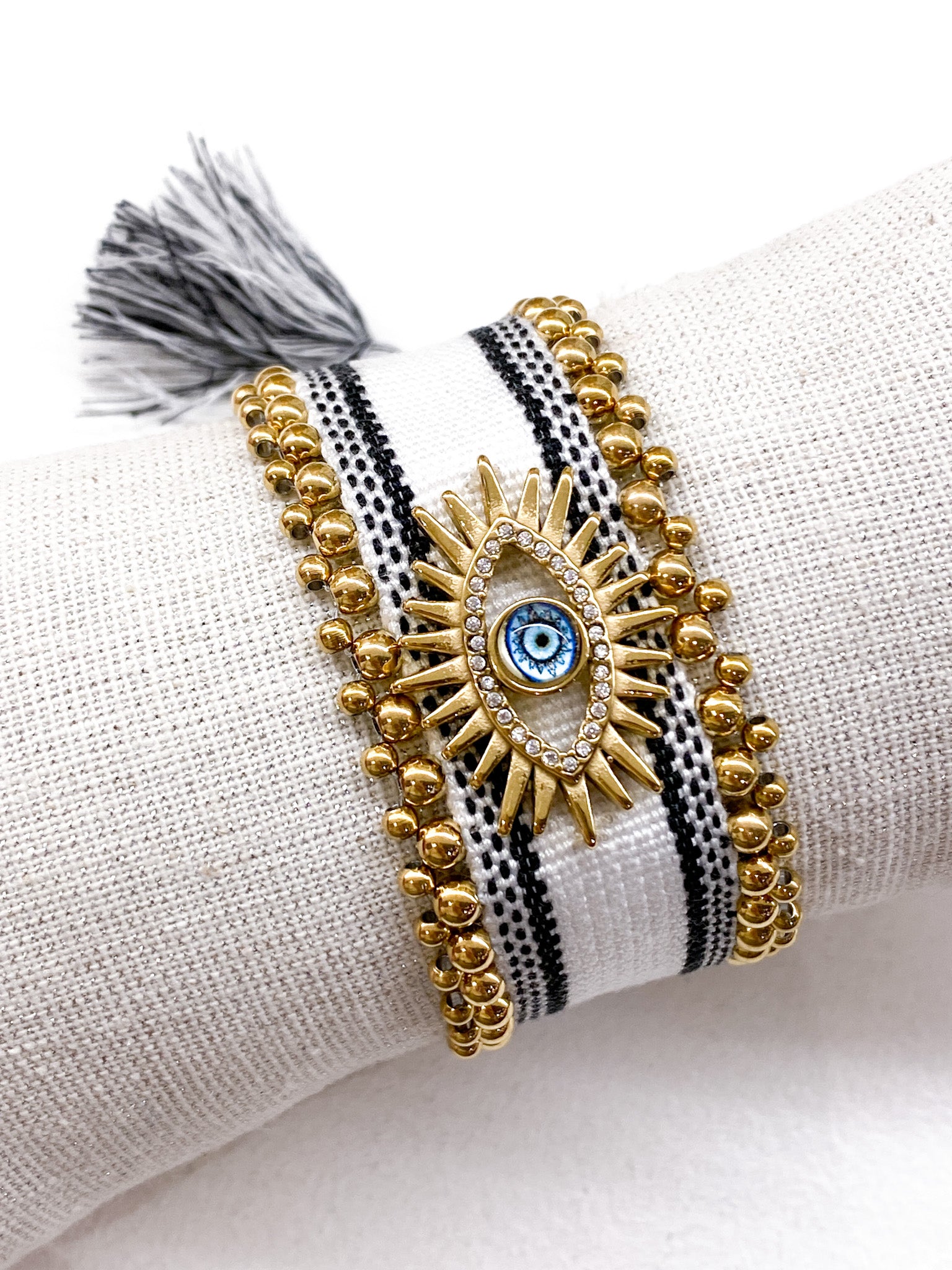 Bracelet femme large tressé avec œil grec et perles dorées