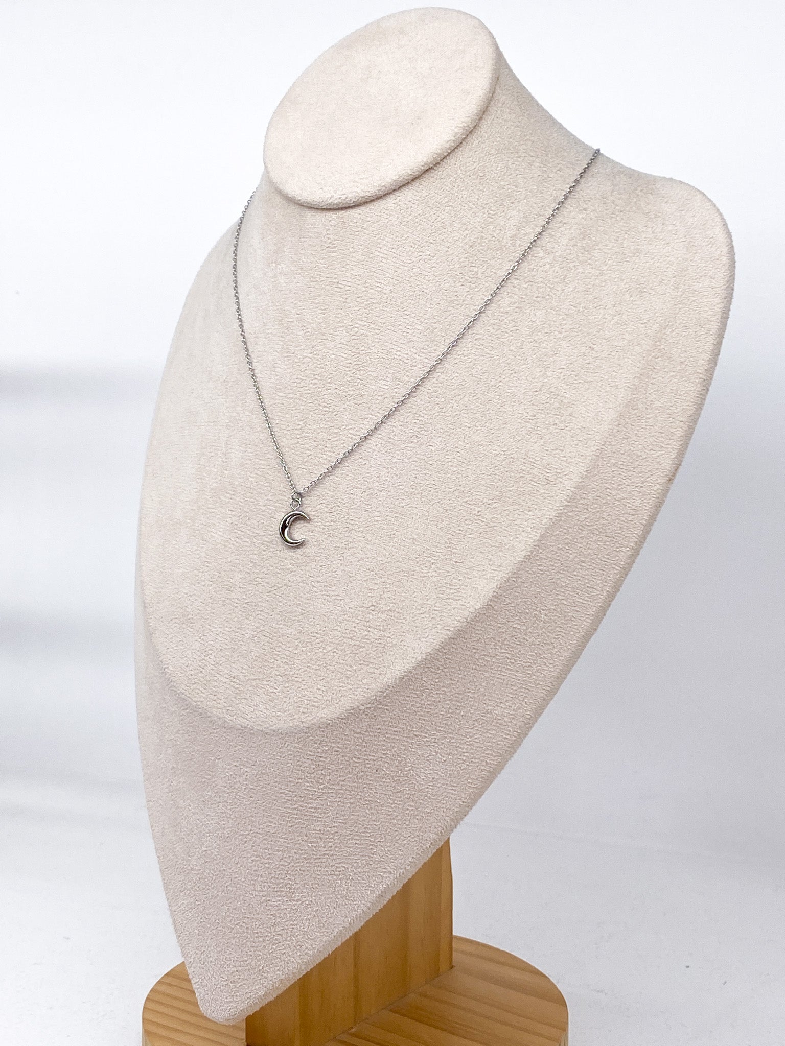 Collier fin femme en acier inoxydable à demi-lune