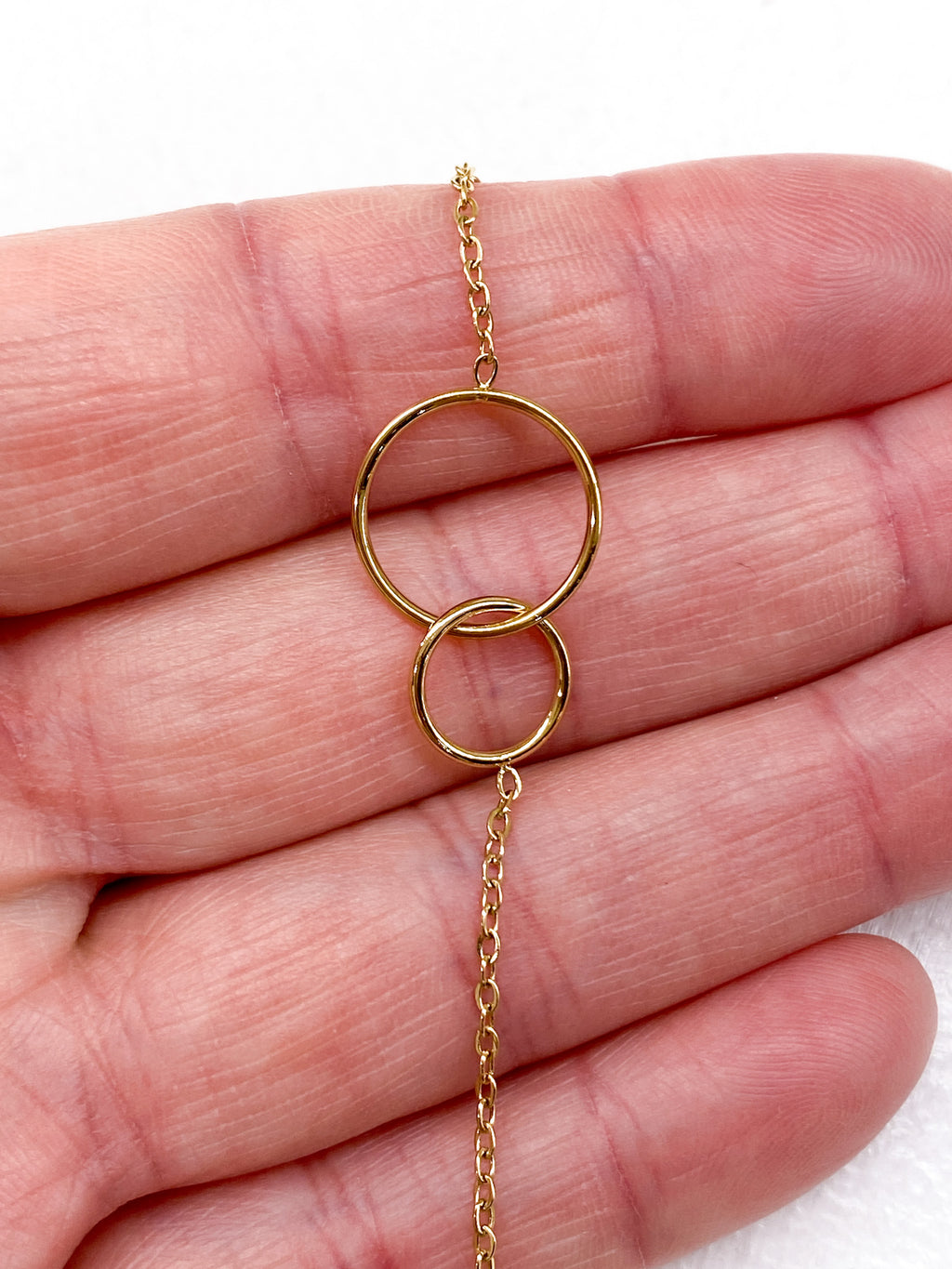 Bracelet en acier inoxydable à anneaux croisés
