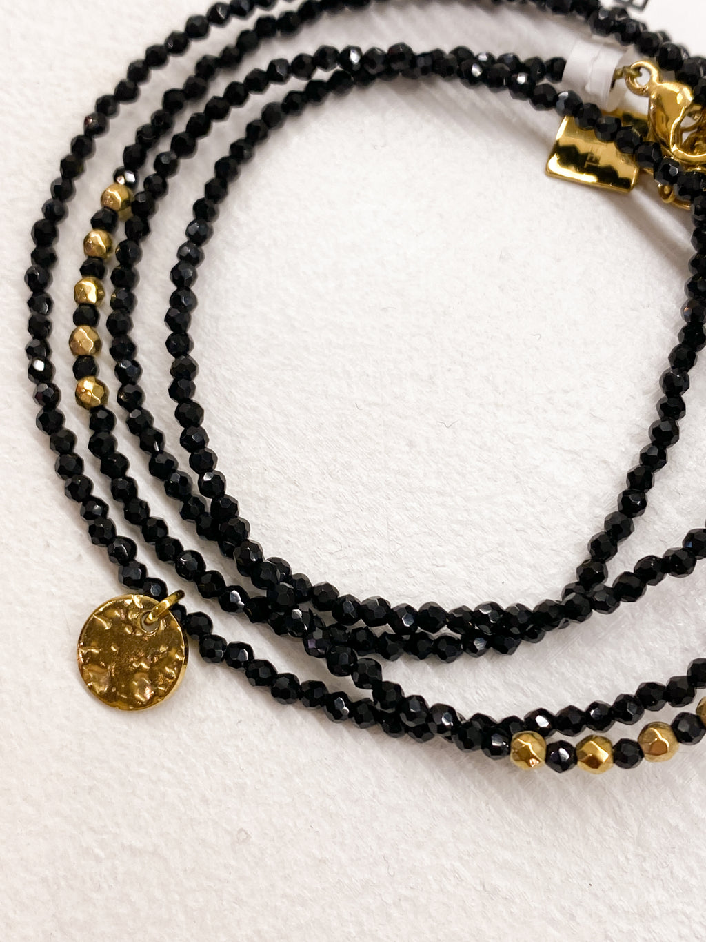 Bracelet multi-tour avec médaillon en acier inoxydable