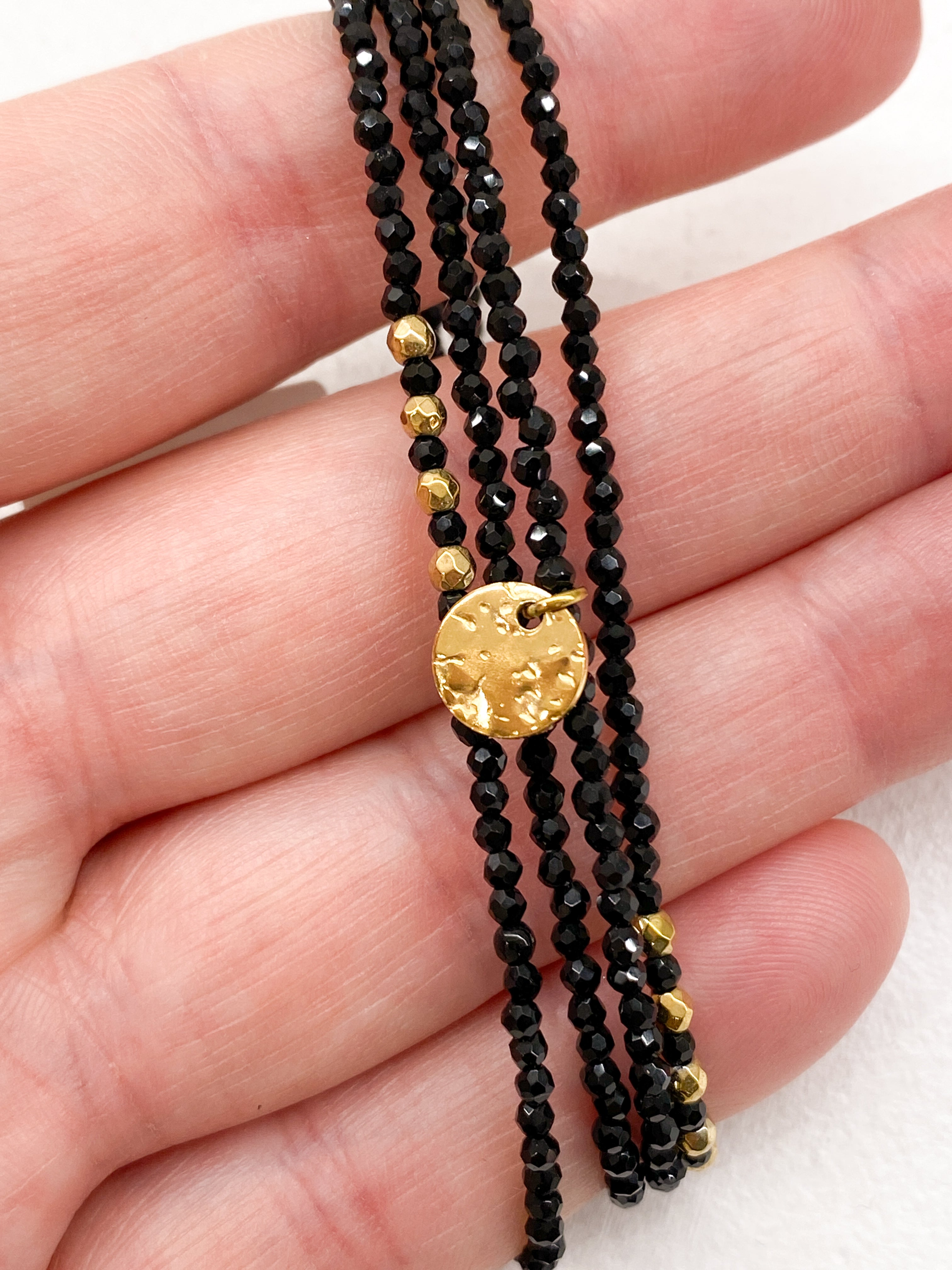 Bracelet multi-tour avec médaillon en acier inoxydable