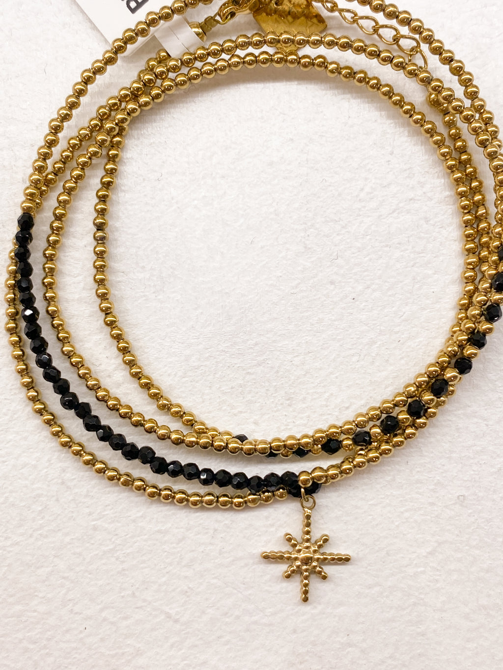 Bracelet étoile dorée et perles à 4 tours en plusieurs couleurs