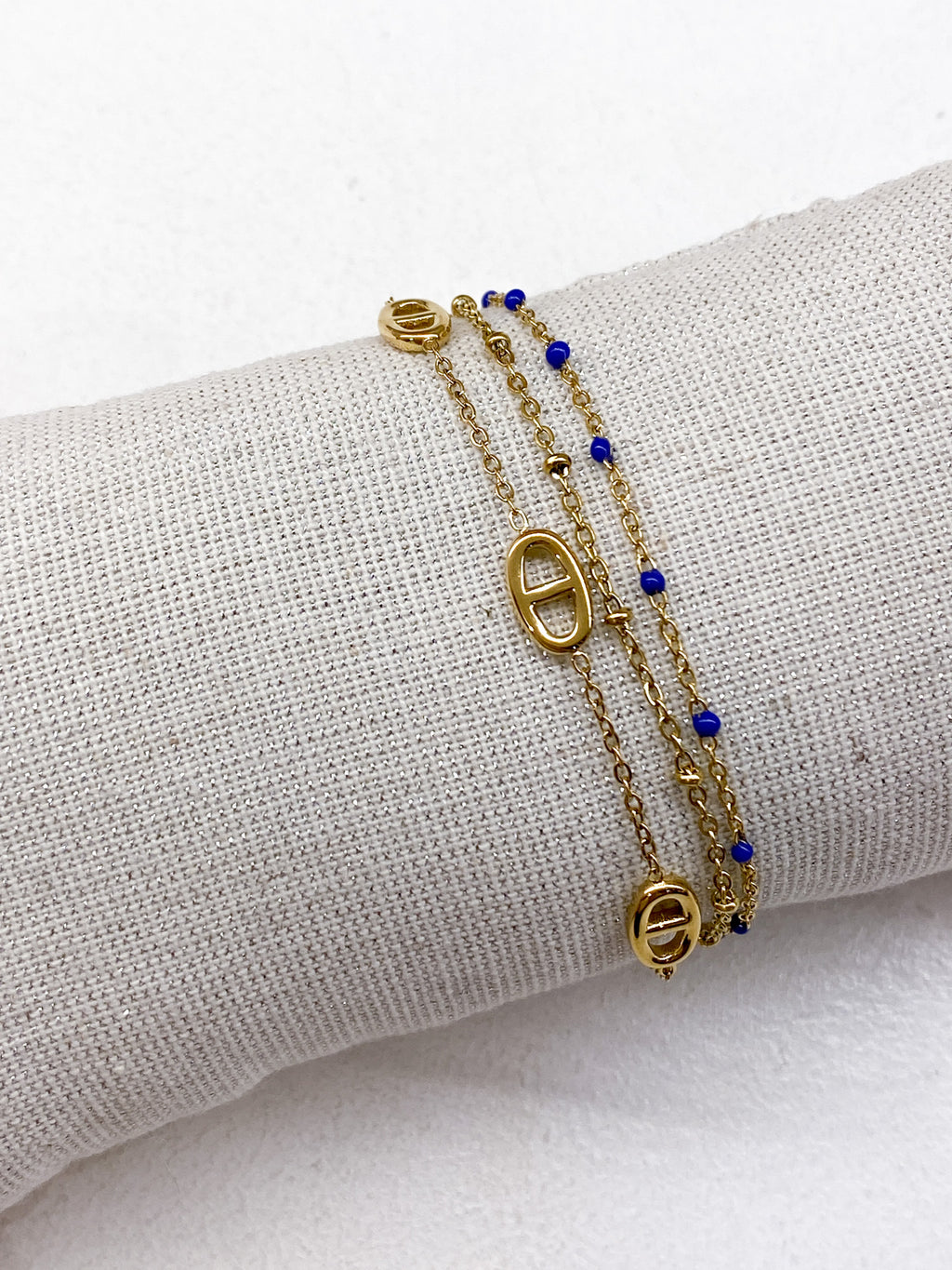 Bracelet fin doré multi-rangs à maillons et perles