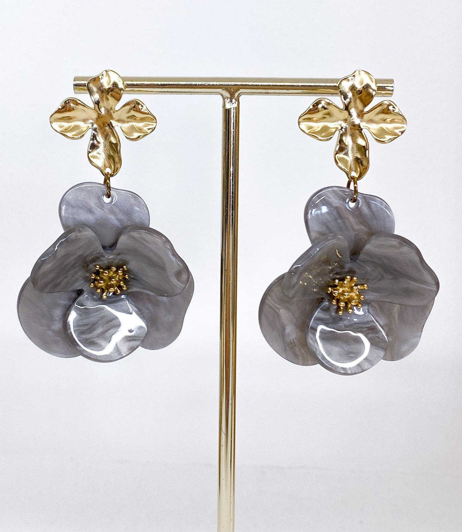 Boucles d’oreilles fleur en résine et acier inoxydable doré