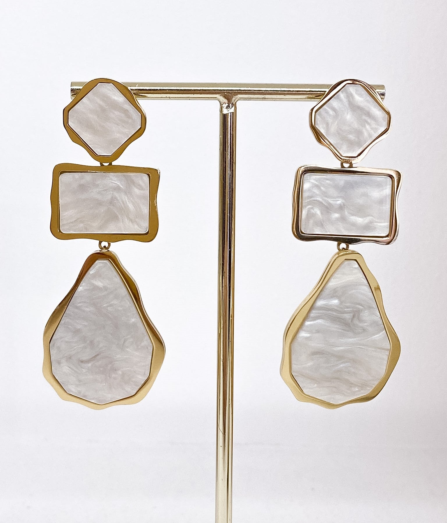 Boucles d’oreilles longues géométriques en acétate nacré