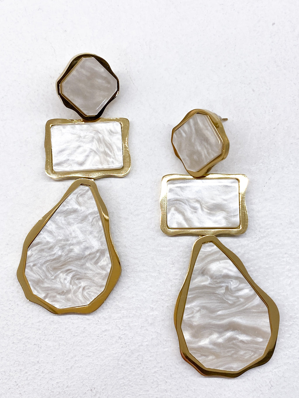Boucles d’oreilles longues géométriques en acétate nacré