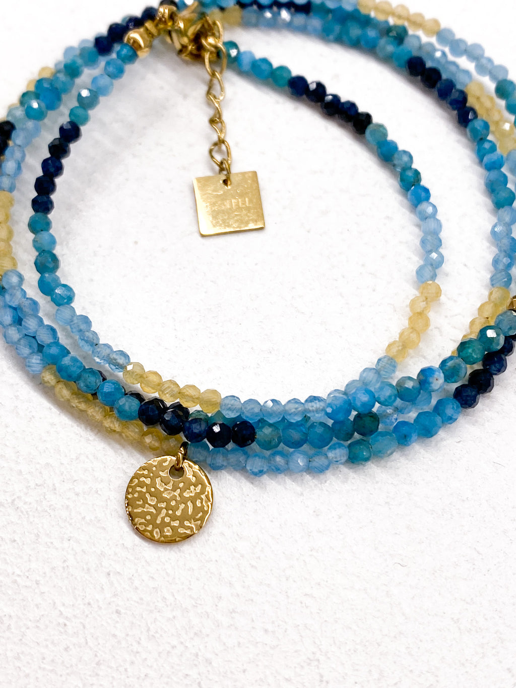 Bracelet multi-tour avec médaillon en acier inoxydable
