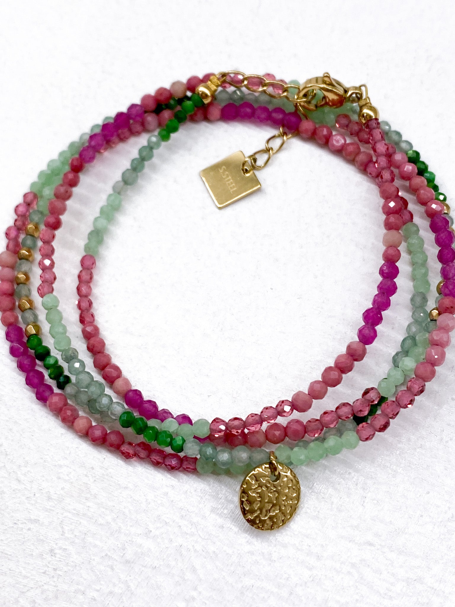 Bracelet multi-tour avec médaillon en acier inoxydable