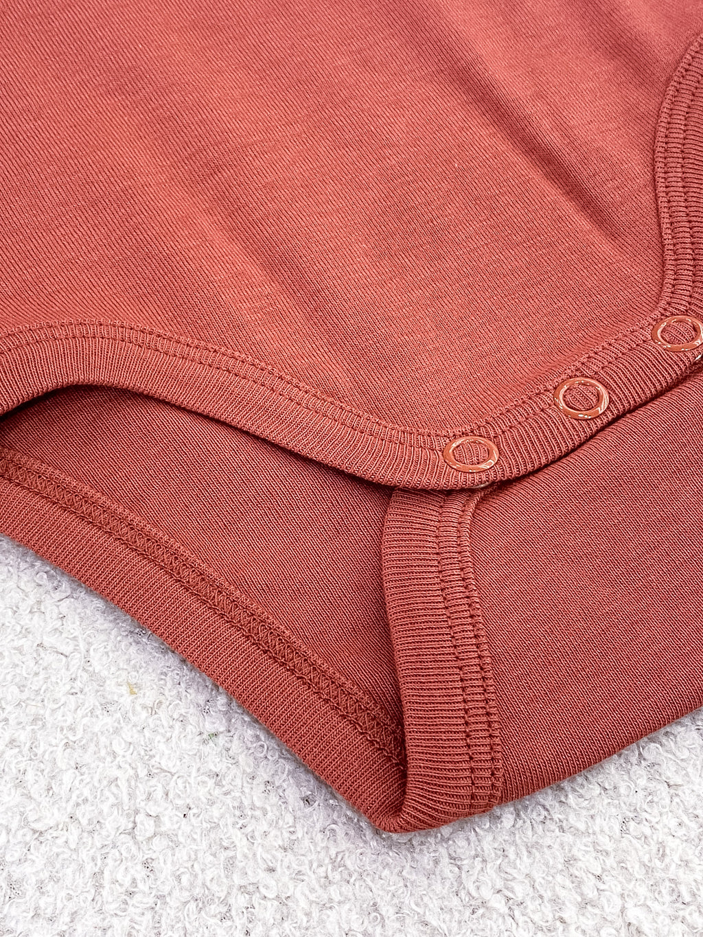 Body bébé personnalisé terracotta – manches courtes