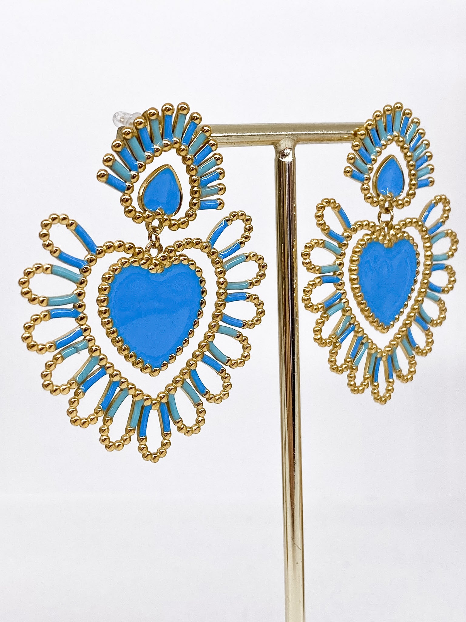 Boucles d’oreilles dorées cœur ajouré émaillé