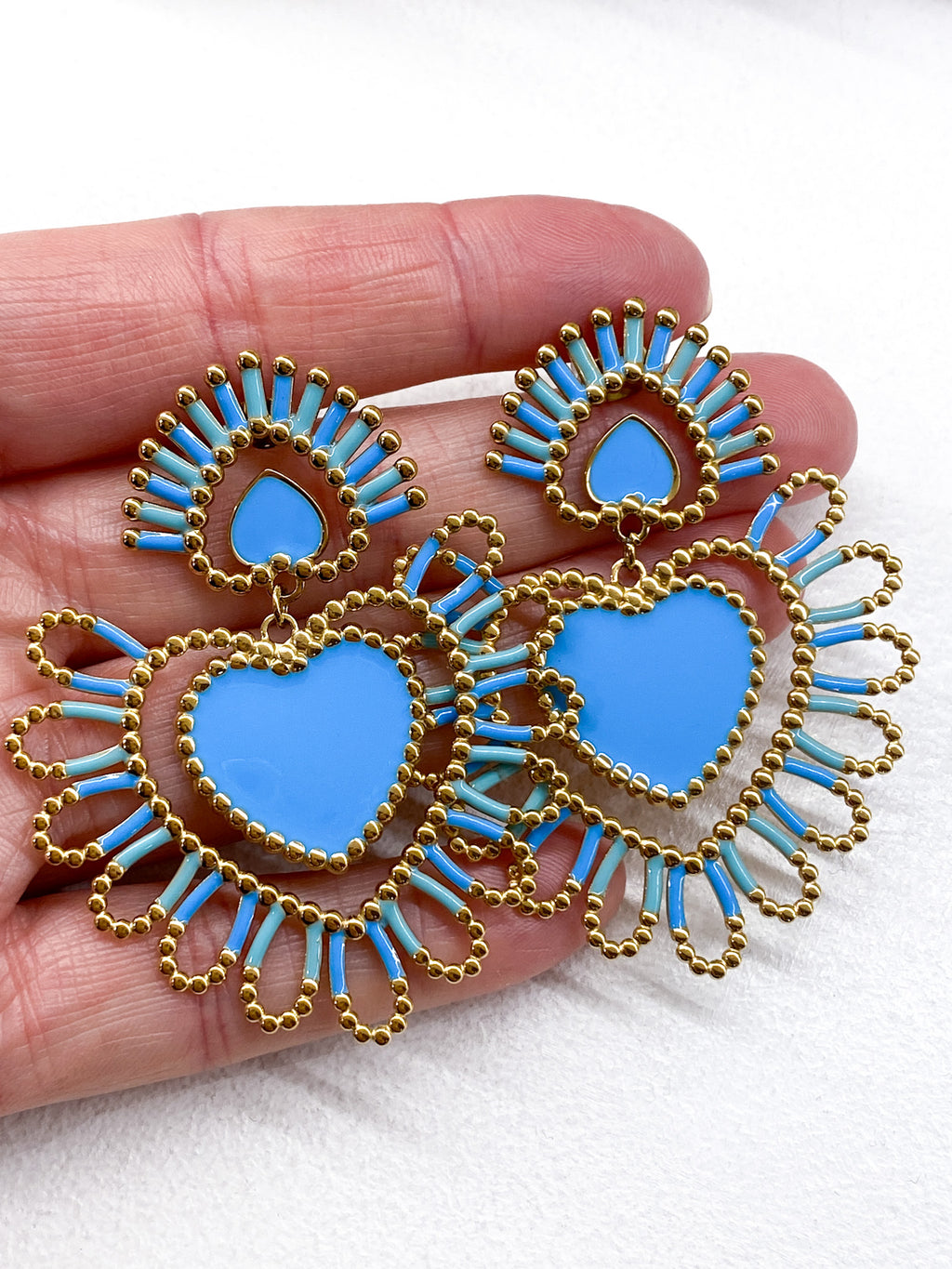 Boucles d’oreilles dorées cœur ajouré émaillé