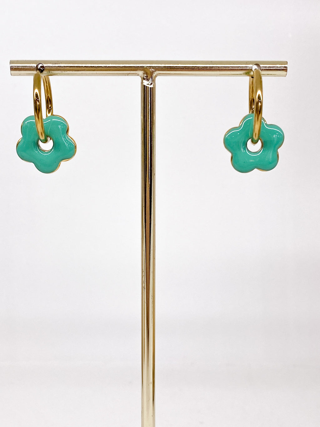 Créoles dorées avec pendentif fleur émaillée