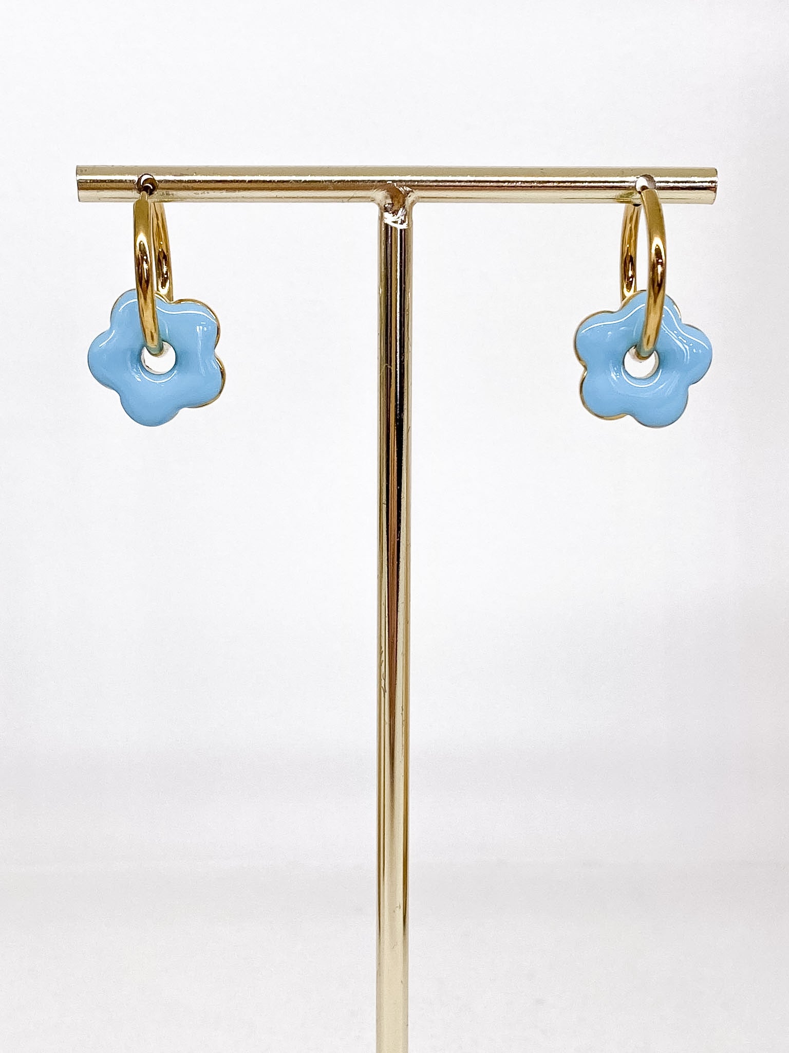 Créoles dorées avec pendentif fleur émaillée