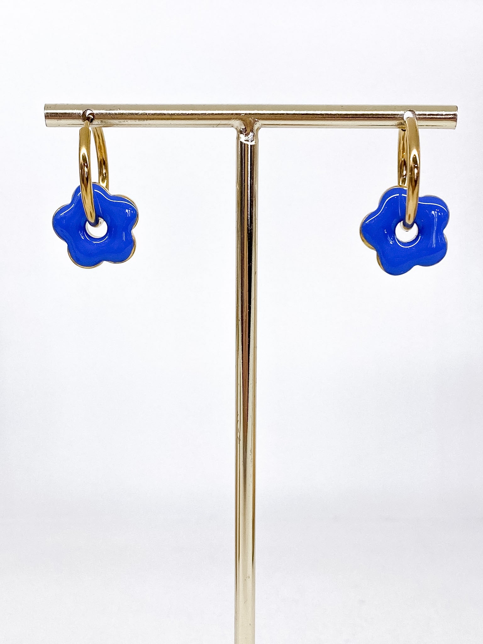 Créoles dorées avec pendentif fleur émaillée