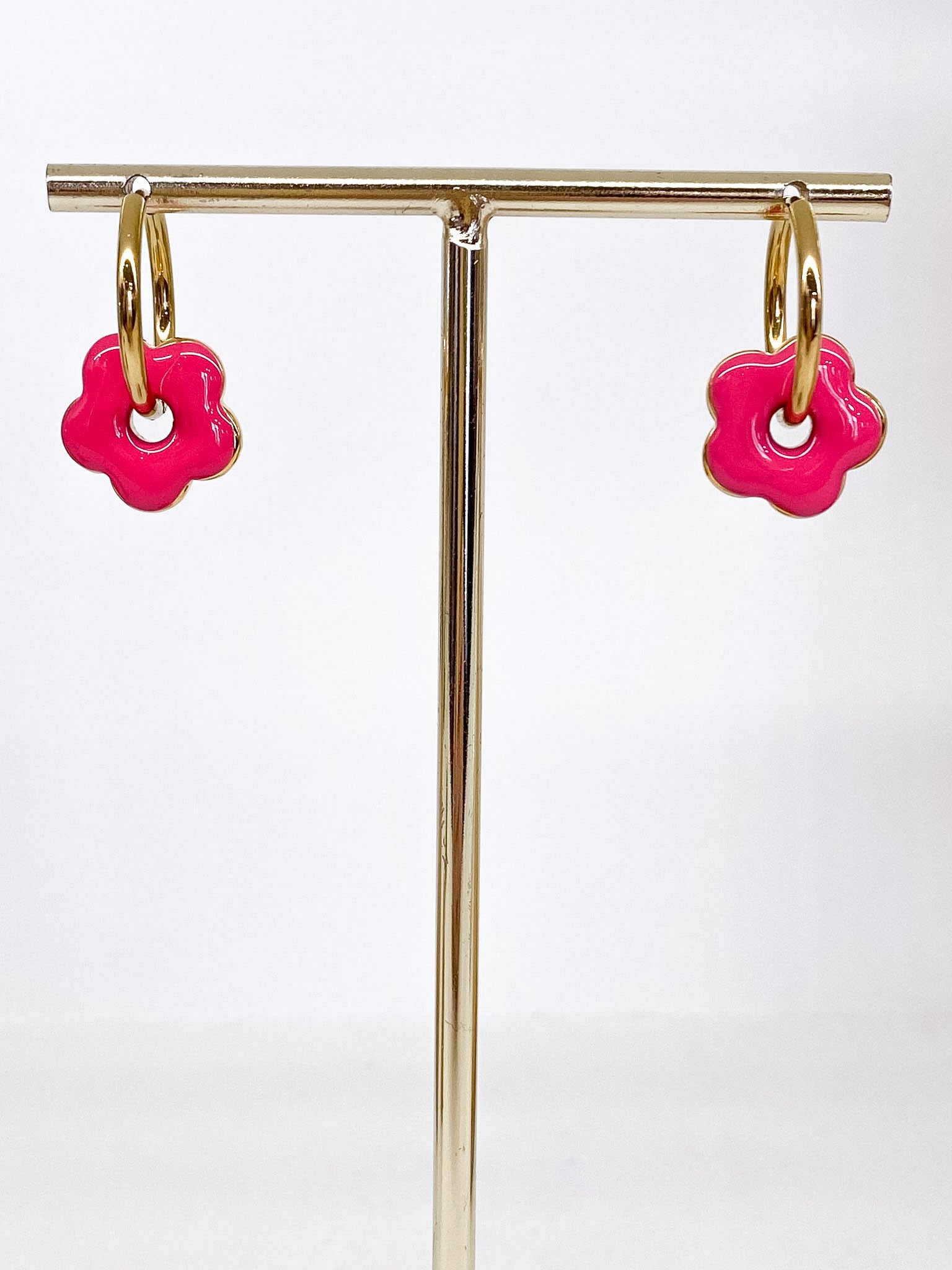 Créoles dorées avec pendentif fleur émaillée