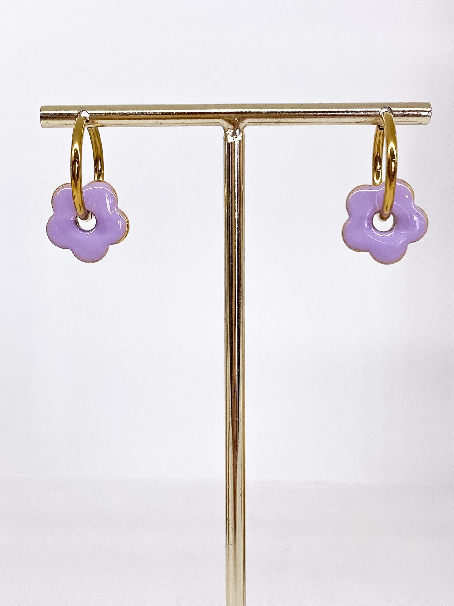 Créoles dorées avec pendentif fleur émaillée