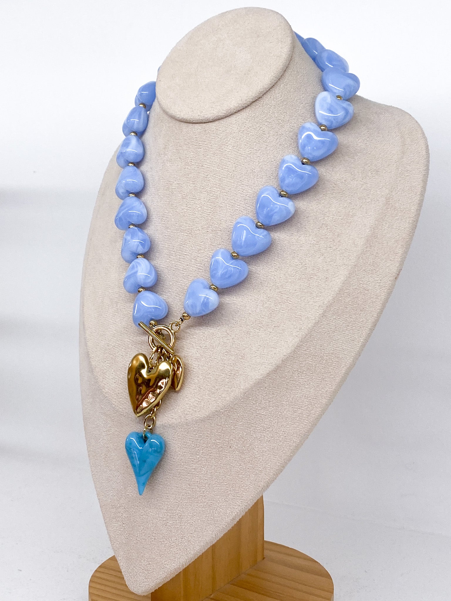Collier femme à perles cœur en acétate coloré