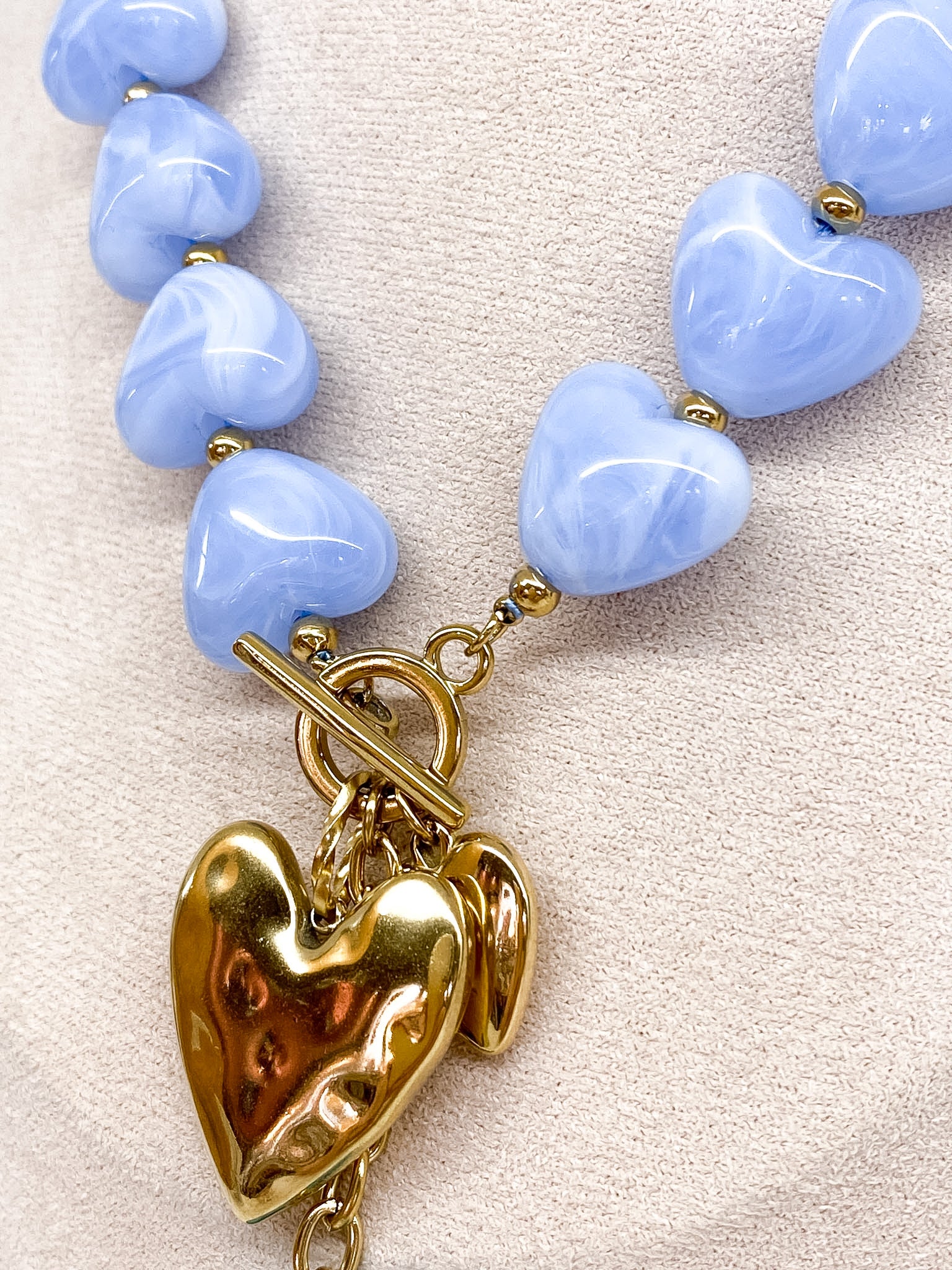 Collier femme à perles cœur en acétate coloré