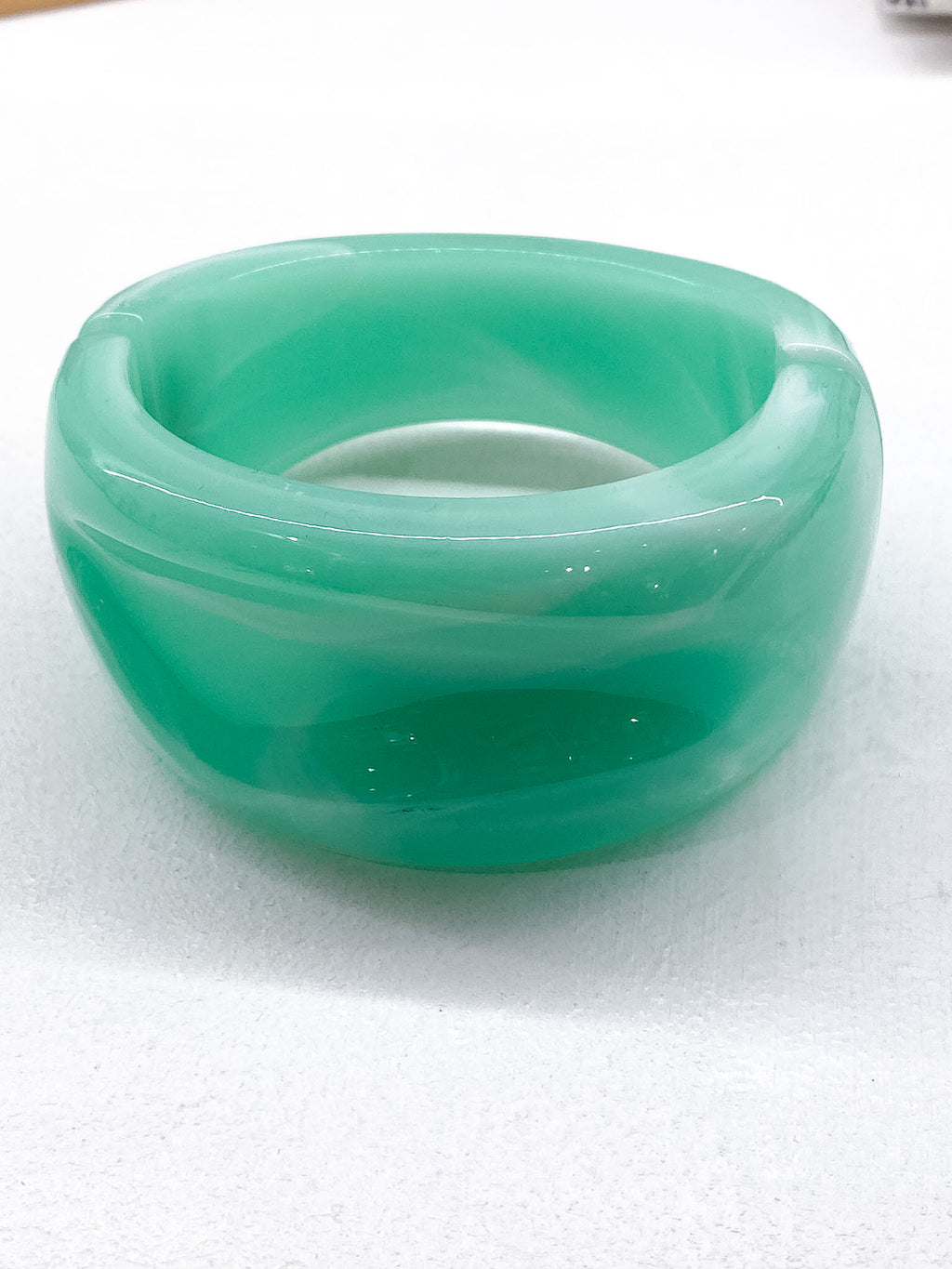 Bracelet jonc large en acétate marbré coloré