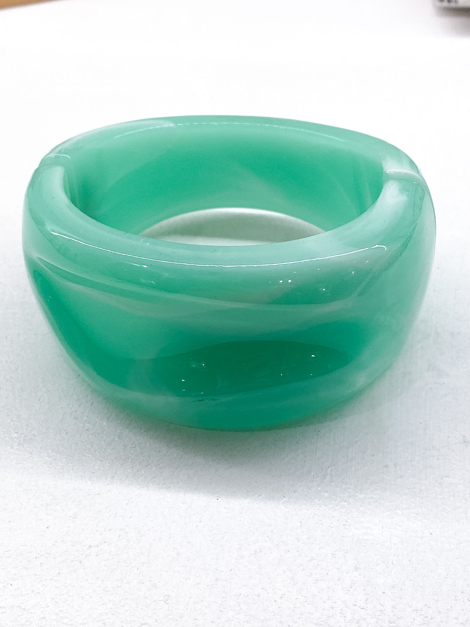 Bracelet jonc large en acétate marbré coloré