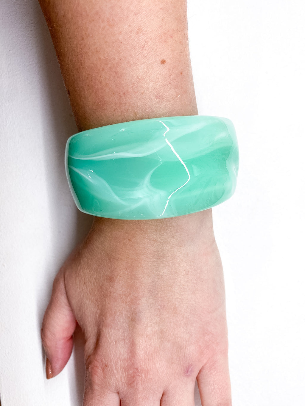 Bracelet jonc large en acétate marbré coloré