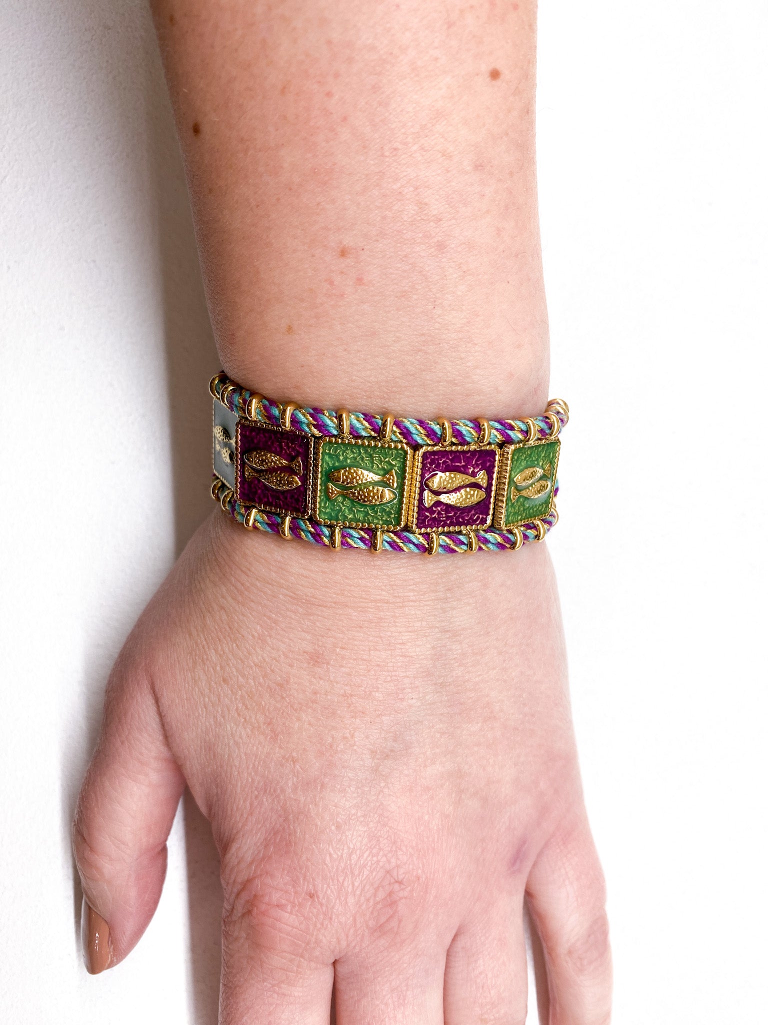 Bracelet manchette femme émail et motifs poissons