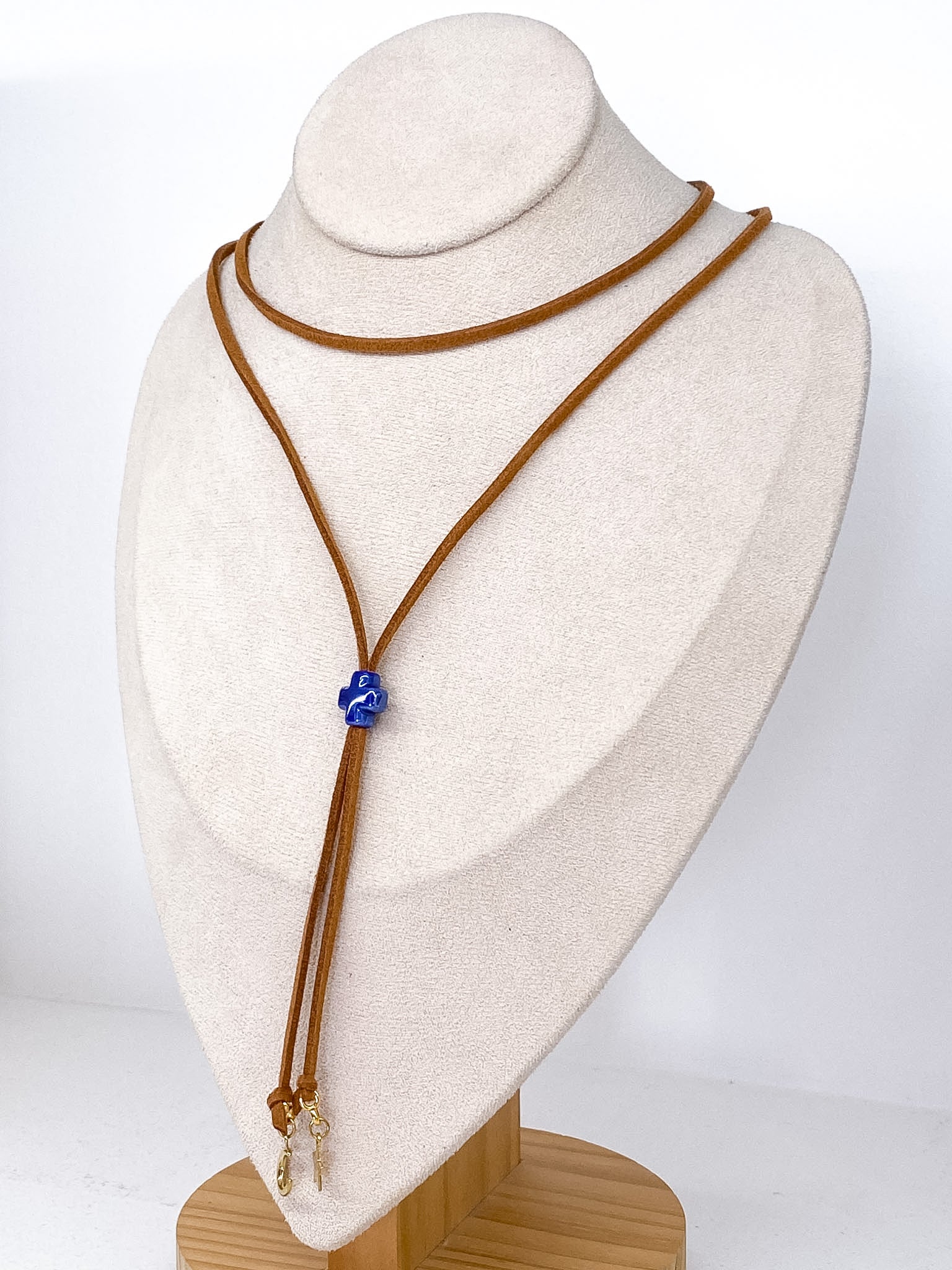 Collier cordon coulissant en suédine avec perle céramique