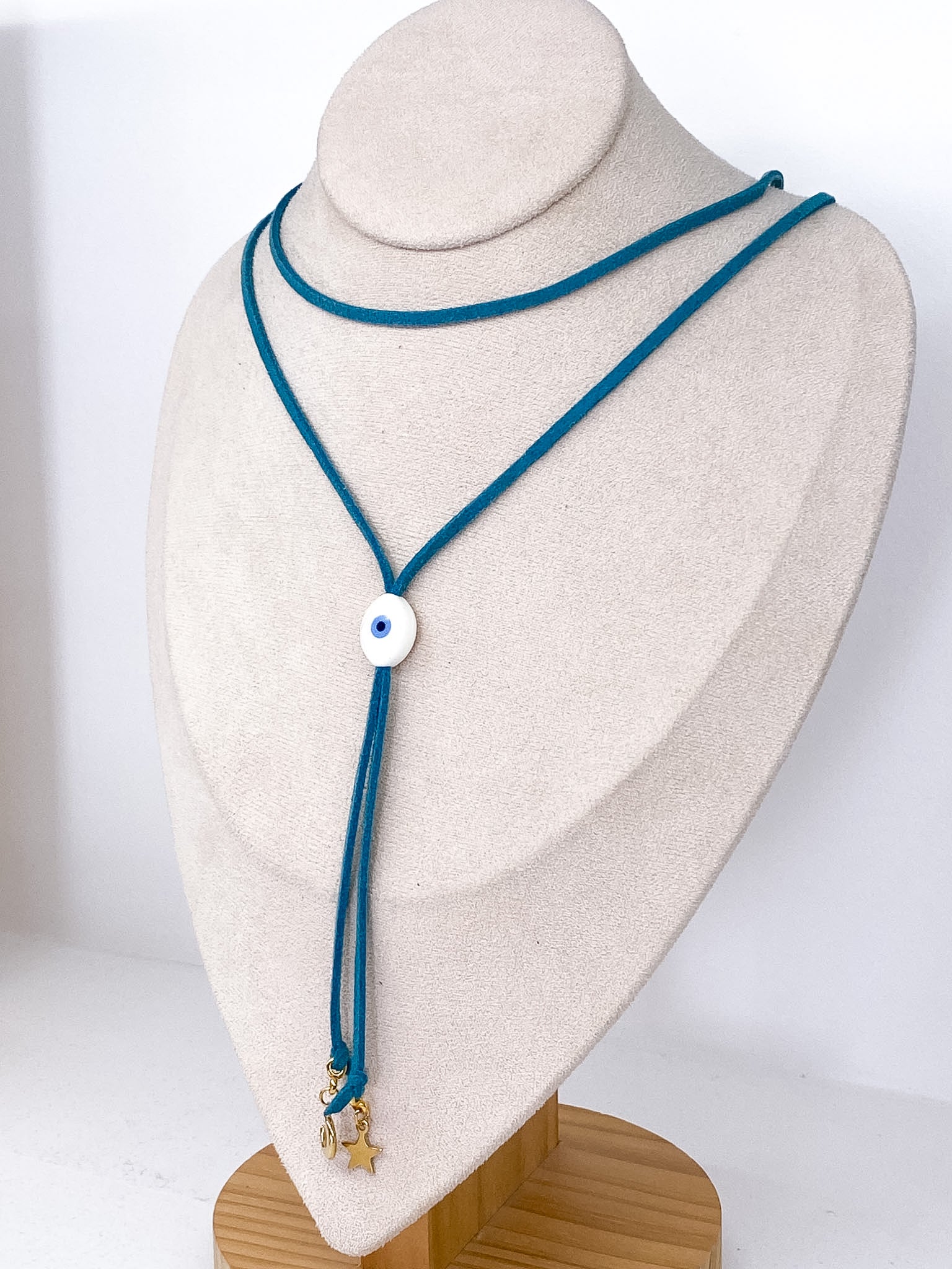 Collier cordon coulissant en suédine avec perle céramique