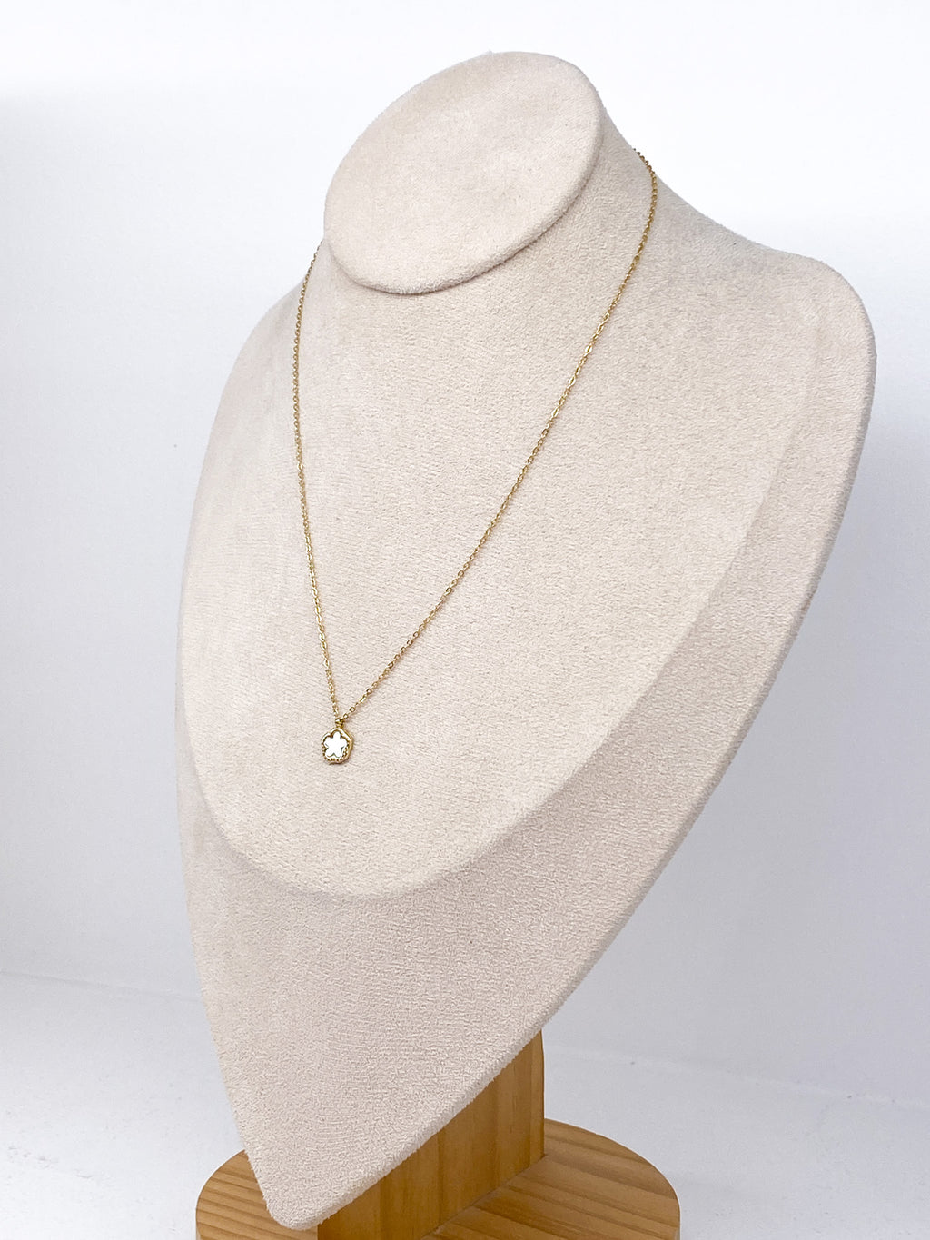 Collier fin en acier inoxydable fleur nacrée