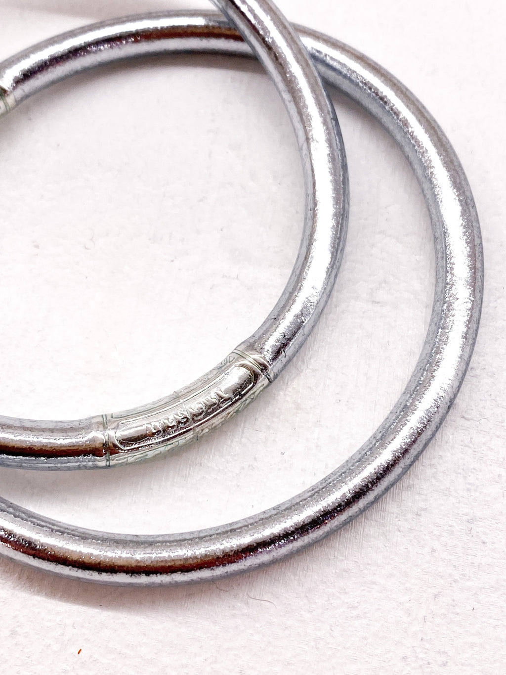 Bracelet bouddhiste argenté épais Ikita