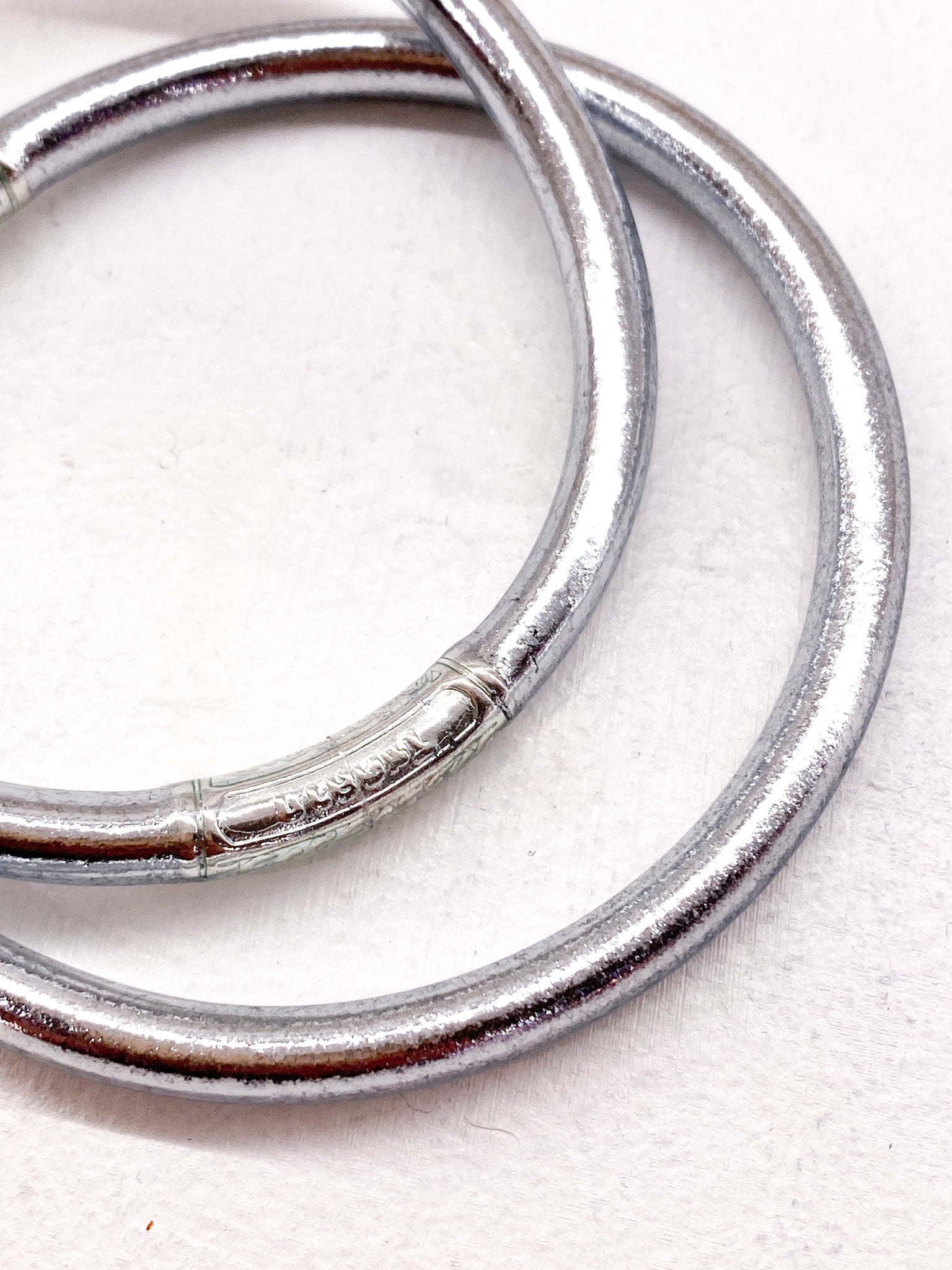 Bracelet bouddhiste argenté épais Ikita