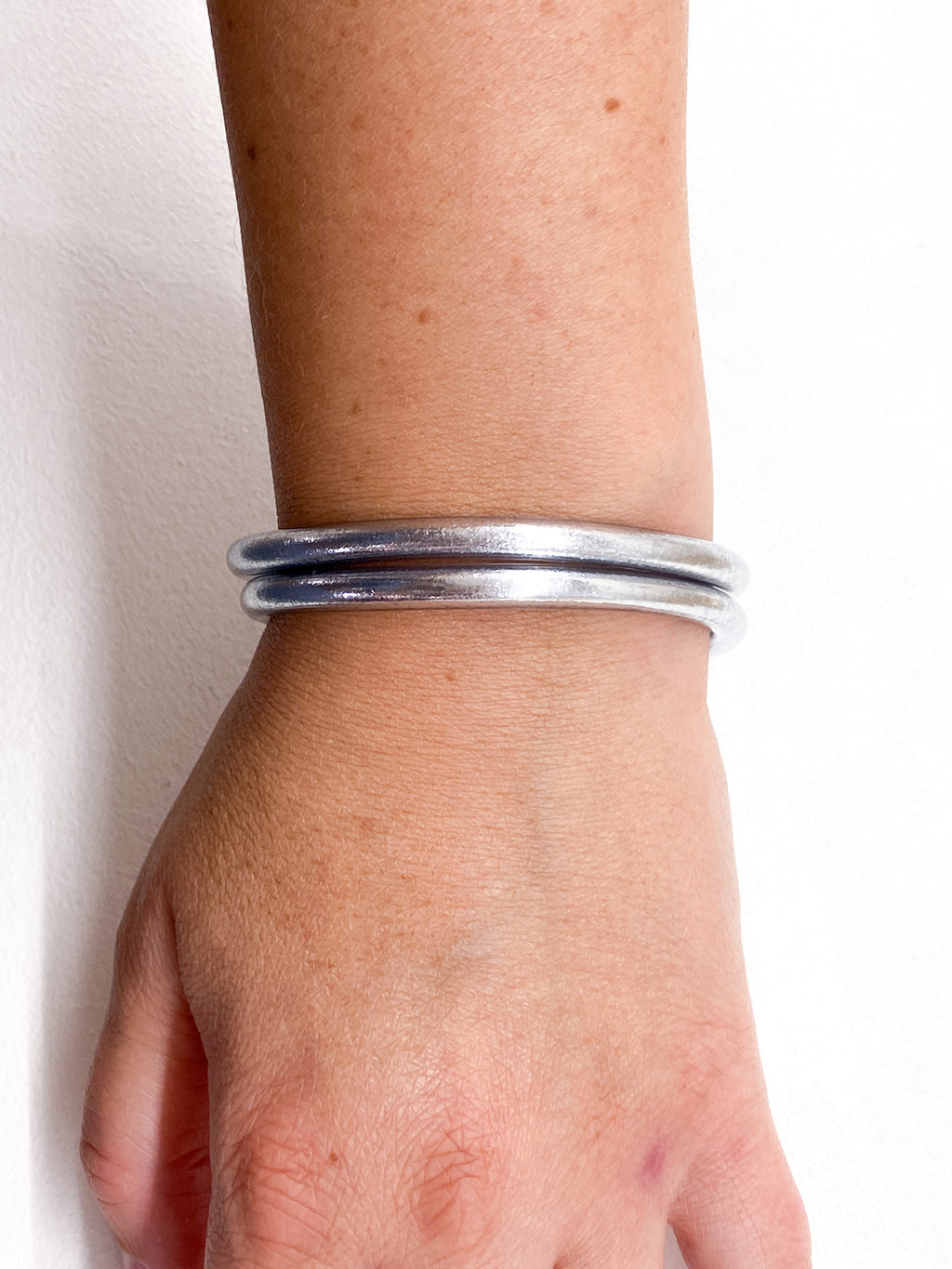 Bracelet bouddhiste argenté épais Ikita